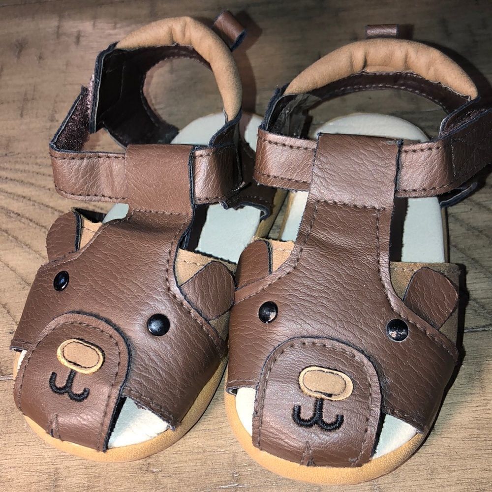 Baby bear 🐻 gripper Sandals by H&M. Velcro straps secure foot 🦶